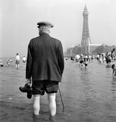 Blackpool Tower with elderly holidaymaker - T-Shirt
